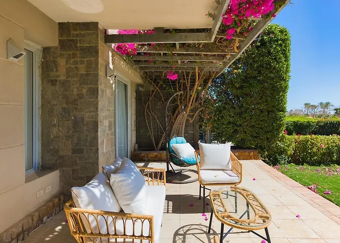 With Pool & Access Ein Bay *