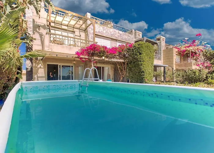 With Pool & Access Ein Bay