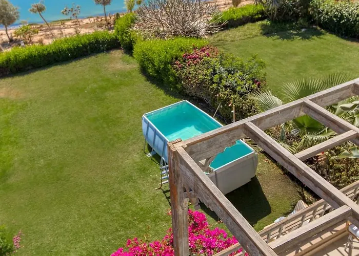 With Pool & Access Ein Bay