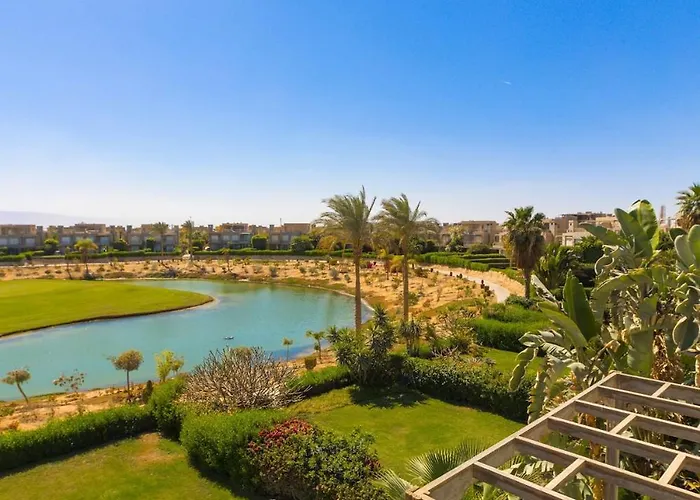 With Pool & Access Ein Bay Hébergement de vacances *